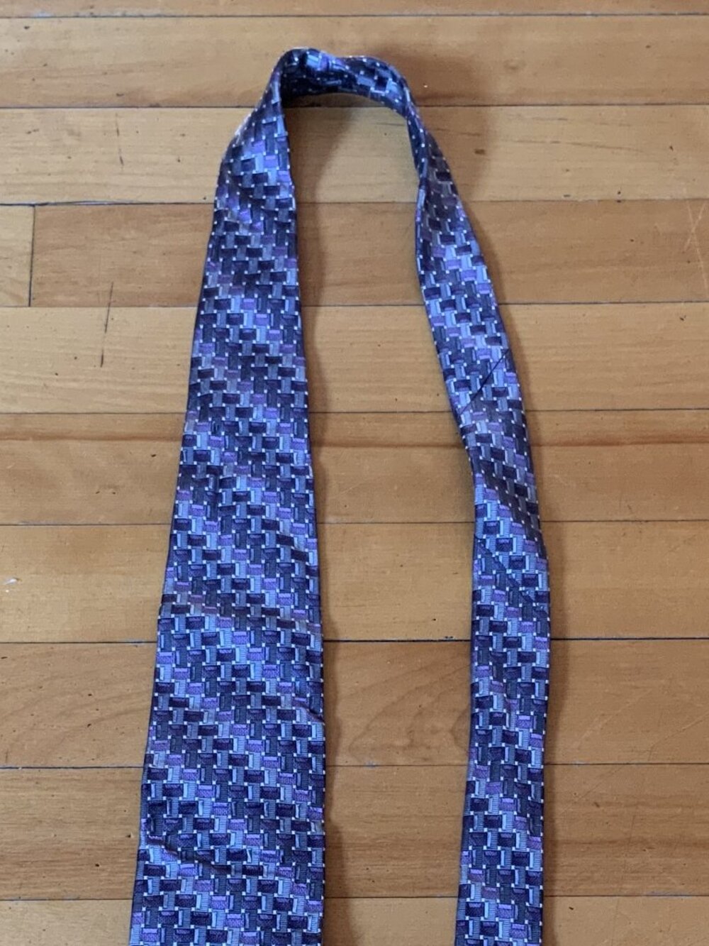 Joseph & Feiss International Silk Necktie. 55 inches